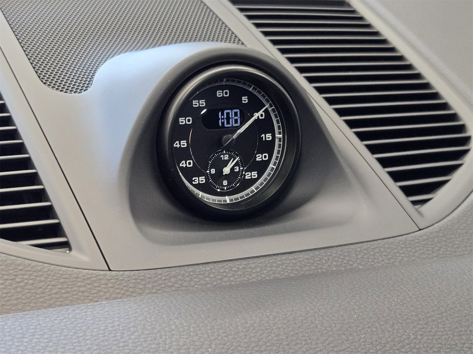 New 2025 Porsche Macan image 20