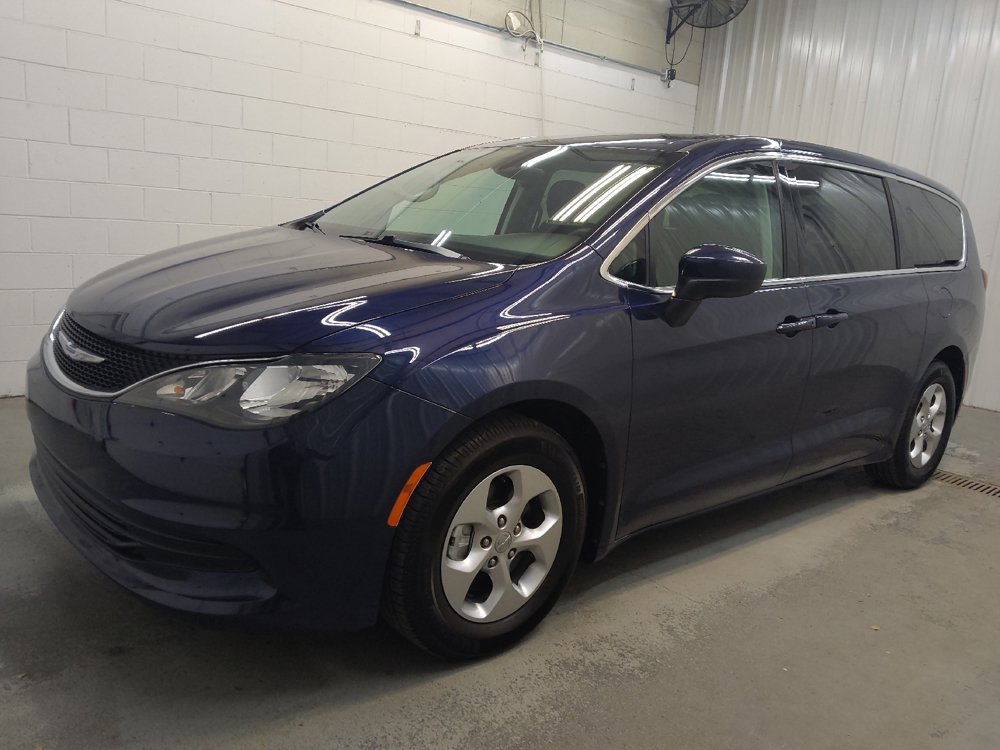 Used 2017 Chrysler Pacifica LX w/ Tire & Wheel Group FWD image 2