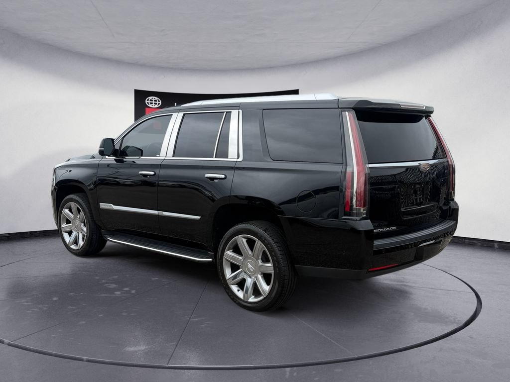 Used 2018 Cadillac Escalade Luxury RWD image 3