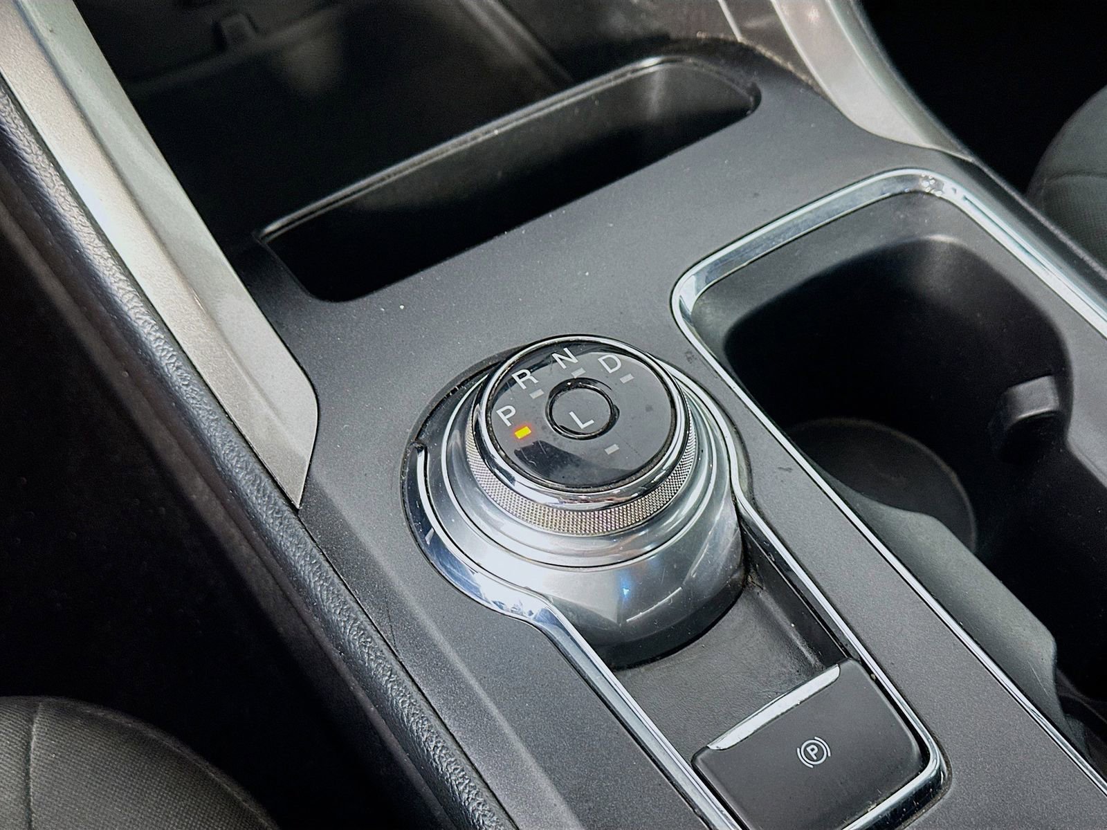 Used 2019 Ford Fusion SE FWD image 17