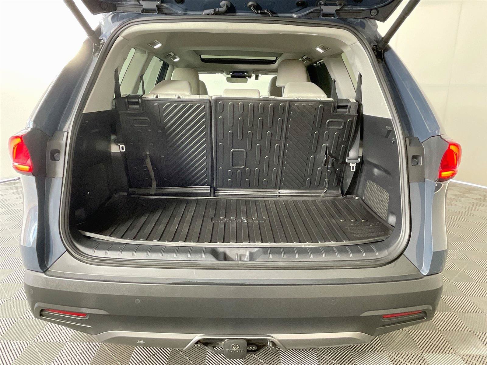 Used 2024 Toyota Grand Highlander AWD image 28