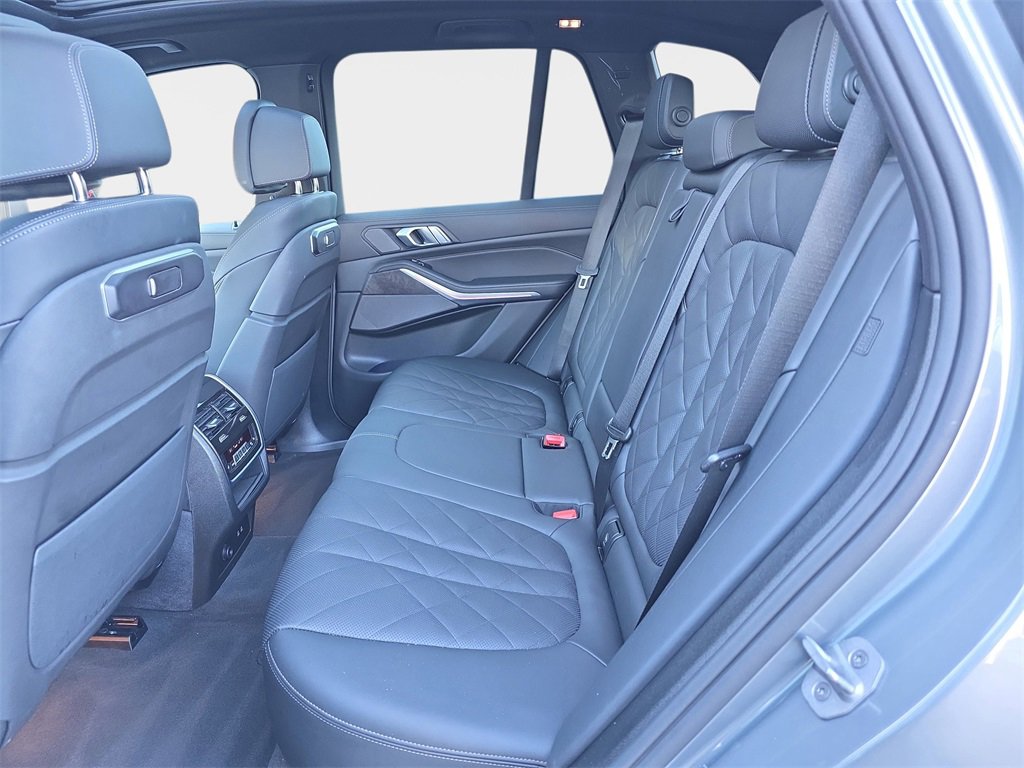 Used 2025 BMW X5 xDrive40i w/ Climate Comfort Package image 17