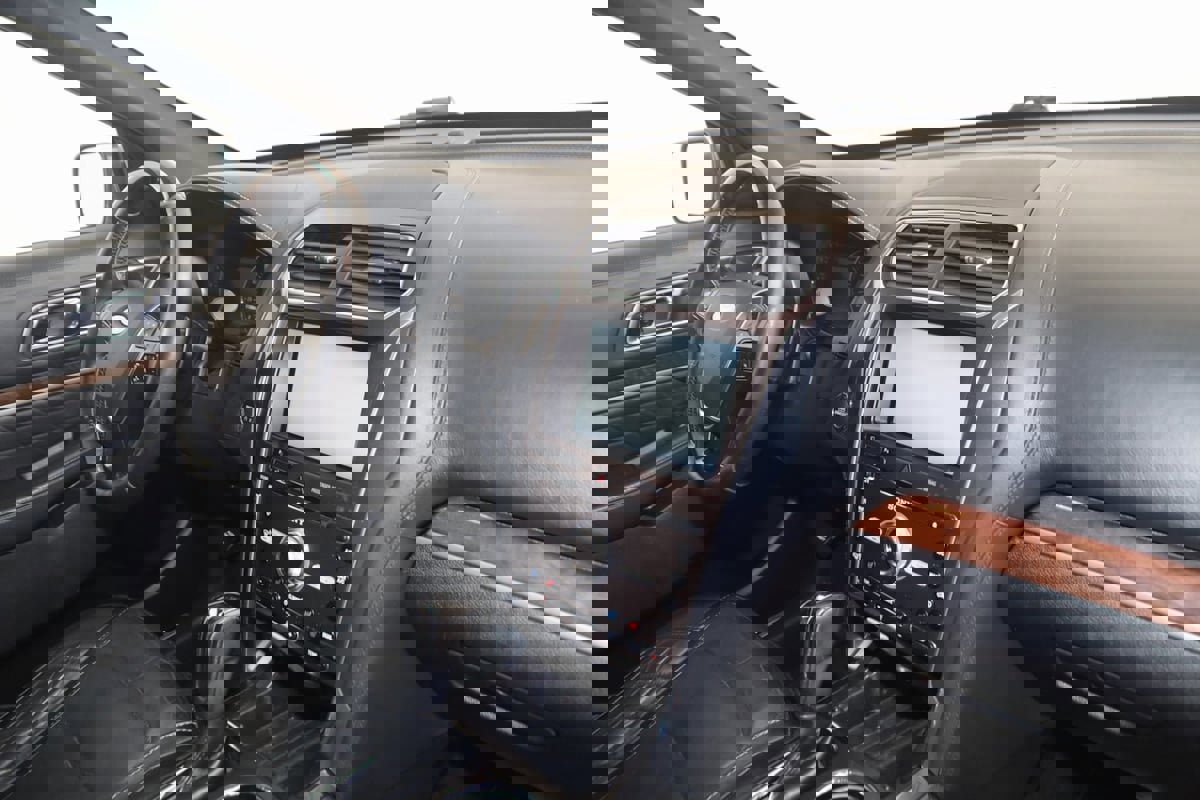 Used 2016 Ford Explorer Platinum image 41