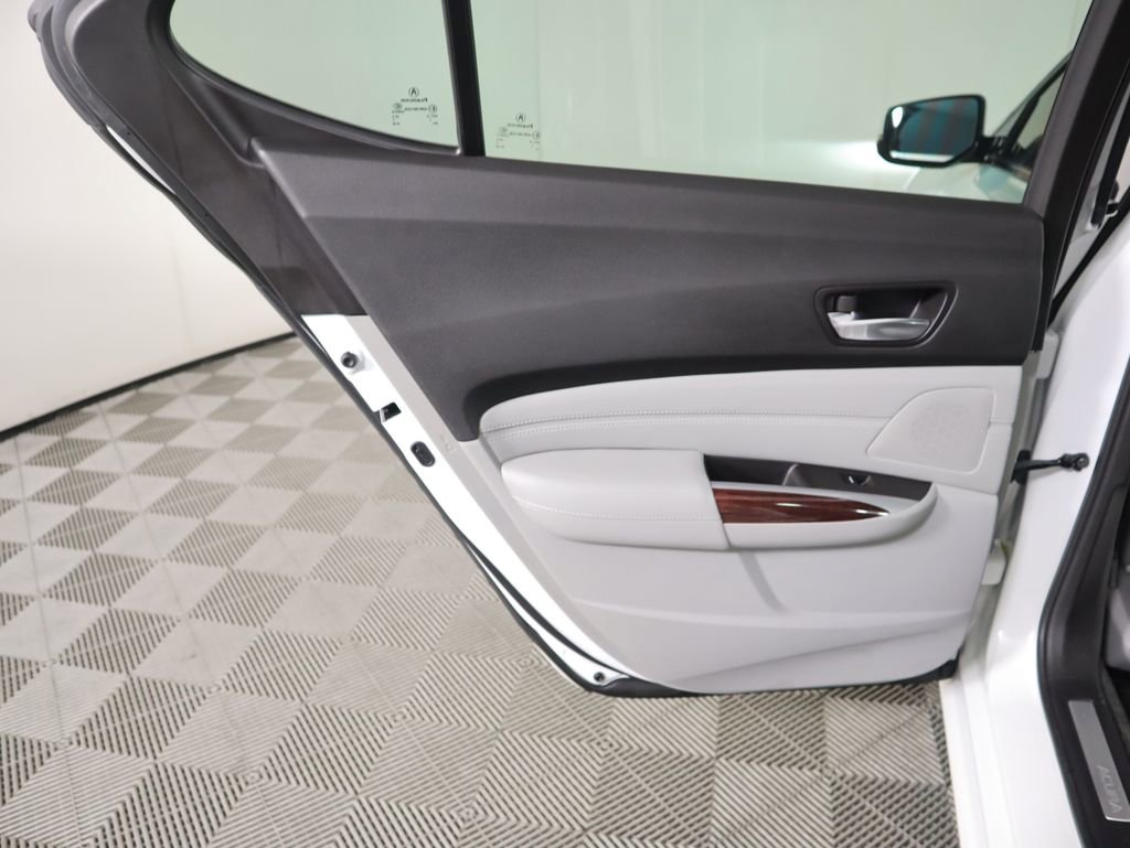 Used 2015 Acura TLX w/ Technology Package image 26