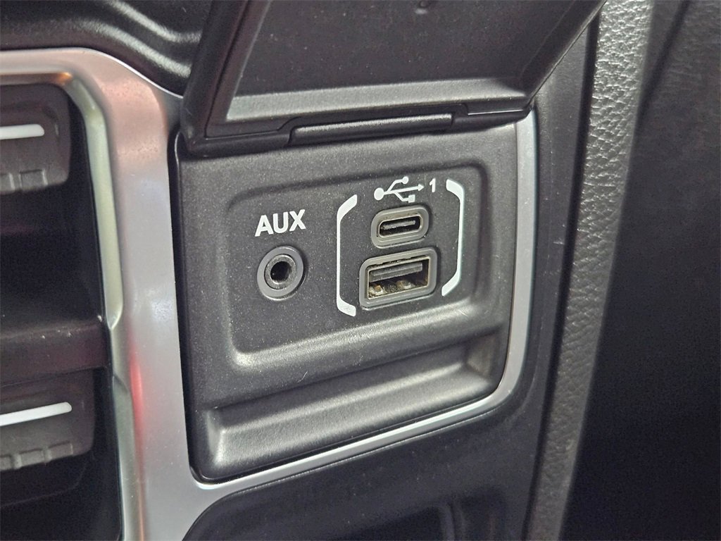 Certified 2023 Jeep Gladiator Willys image 33