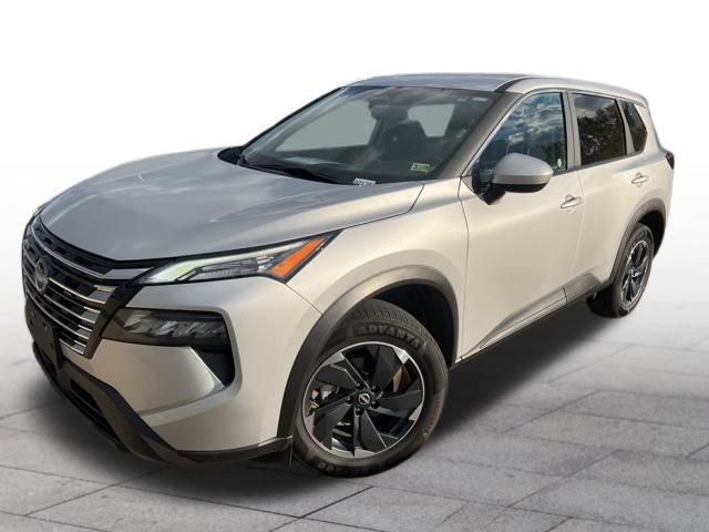 Used 2024 Nissan Rogue SV image 3