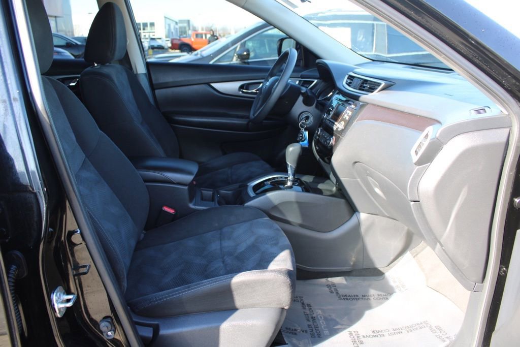 Used 2015 Nissan Rogue S image 18