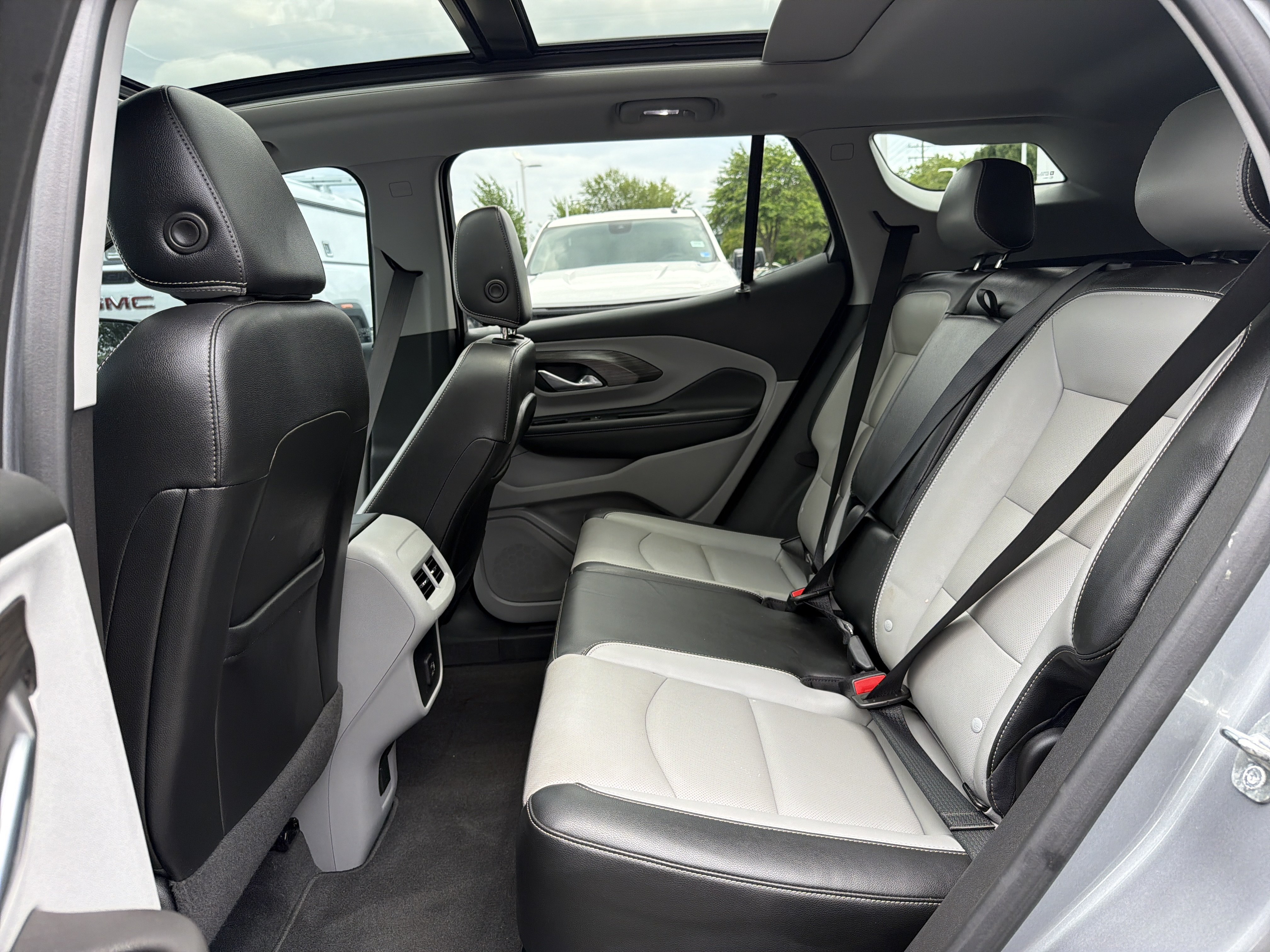 Used 2023 GMC Terrain SLT w/ Tech Package FWD image 32