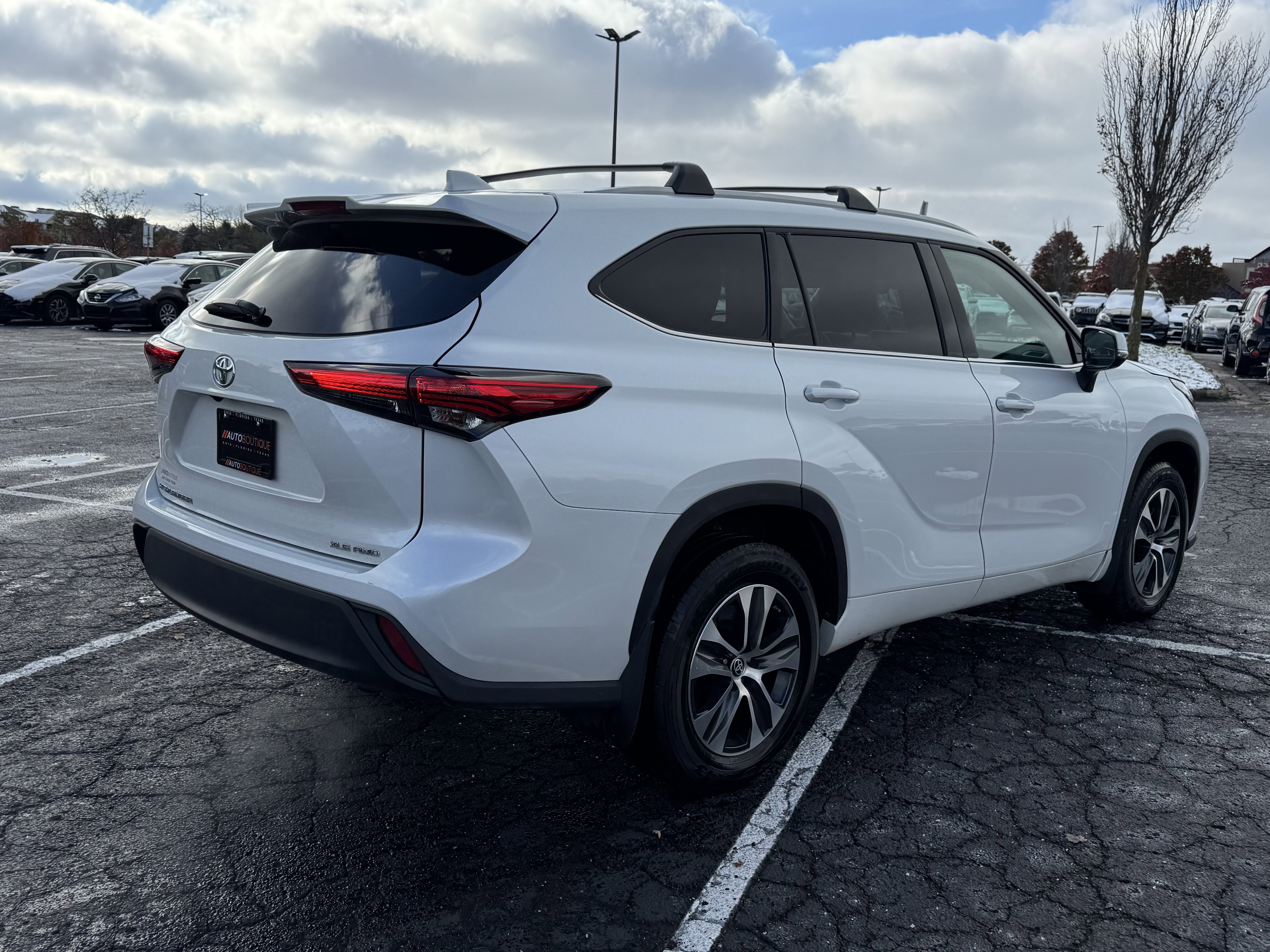 Used 2022 Toyota Highlander XLE image 14