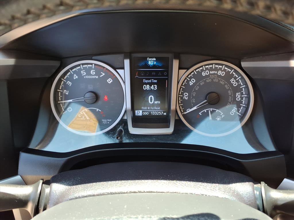 Used 2016 Toyota Tacoma Limited w/ Towing Package image 22