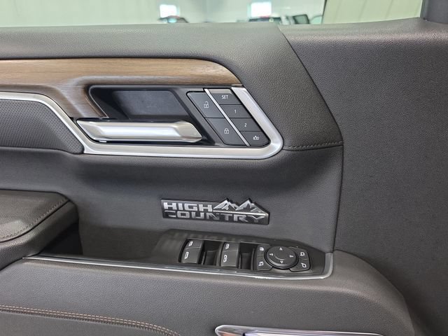 Used 2025 Chevrolet Silverado 1500 High Country w/ Technology Package AWD/4WD image 20