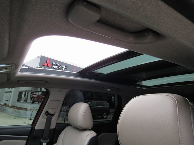 Used 2020 Hyundai Santa Fe SEL w/ Convenience + Premium Package image 16