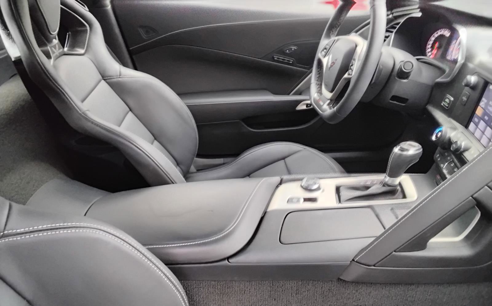 Used 2015 Chevrolet Corvette Z06 w/ 3LZ Preferred Equipment Group image 23