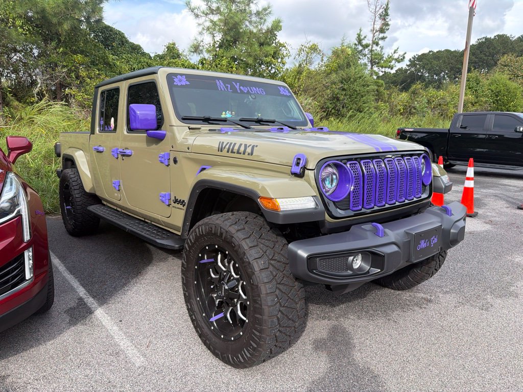 Used 2025 Jeep Gladiator Sport AWD/4WD image 4