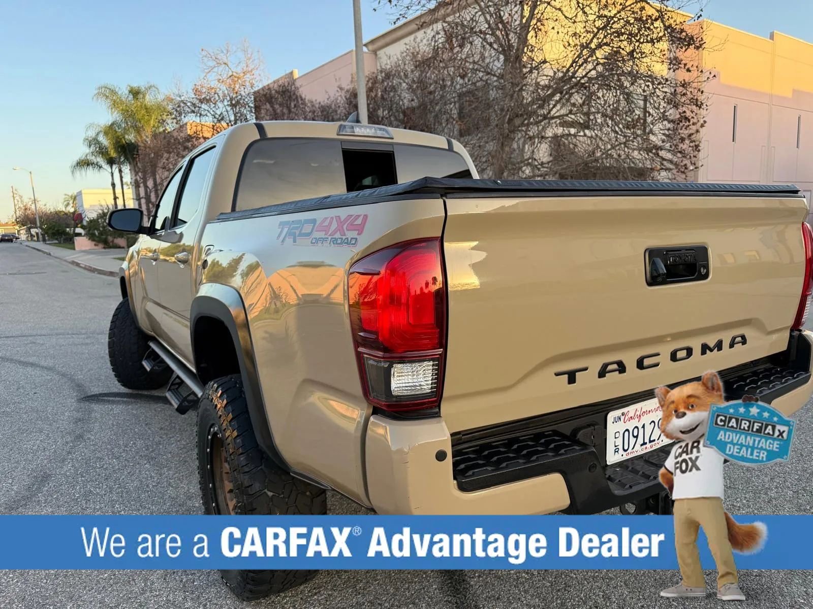 Used 2017 Toyota Tacoma TRD Off-Road w/ Premium & Technology Package image 18