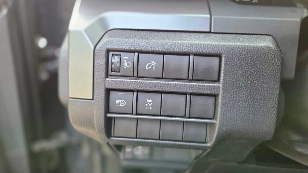 Used 2025 Toyota Tacoma SR5 AWD/4WD image 20