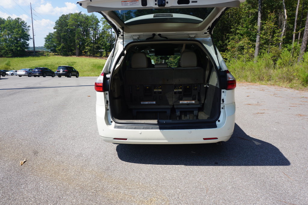 Used 2015 Toyota Sienna XLE Premium FWD image 21
