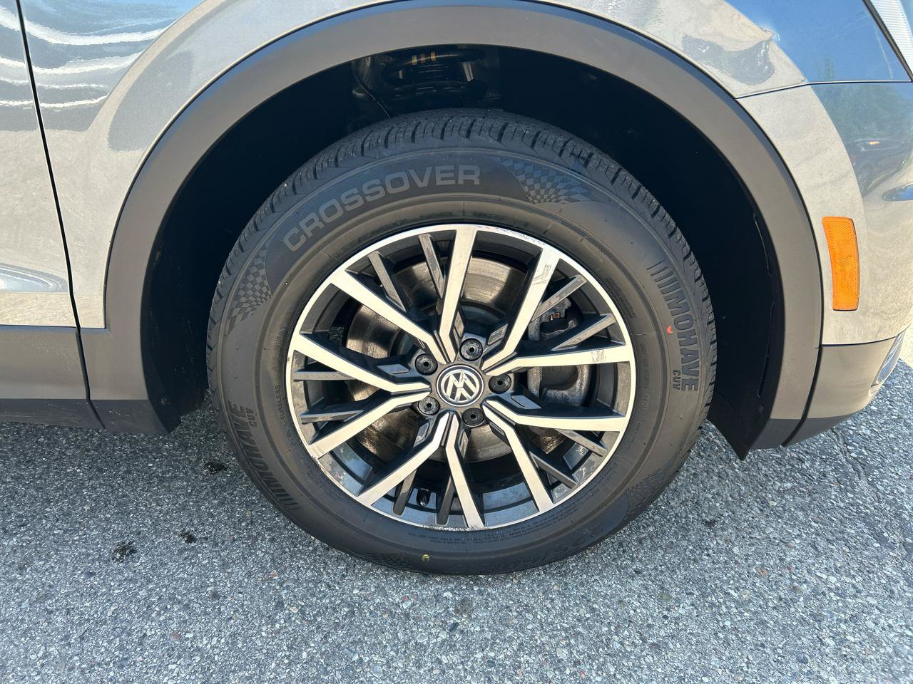 Used 2018 Volkswagen Tiguan SE w/ 3rd Row Seat Package AWD/4WD image 29