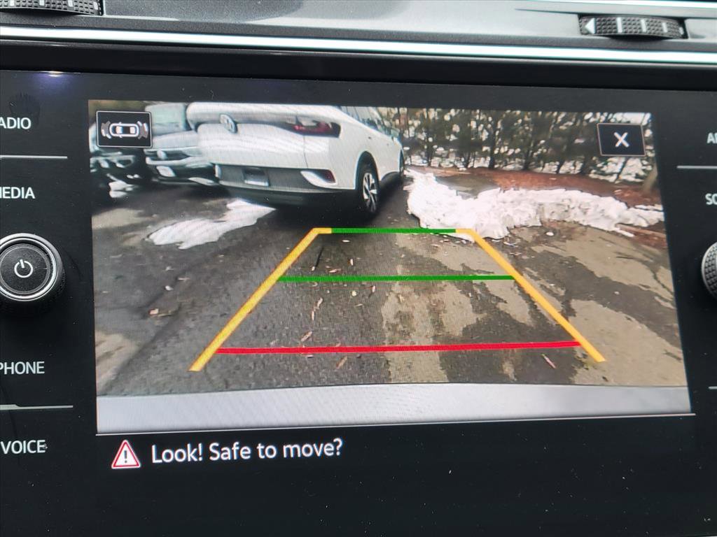 Used 2022 Volkswagen Tiguan SE w/ Panoramic Sunroof Package image 16