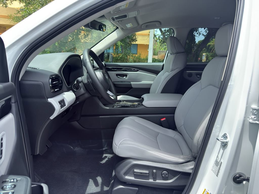 New 2025 Honda Pilot EX-L image 9