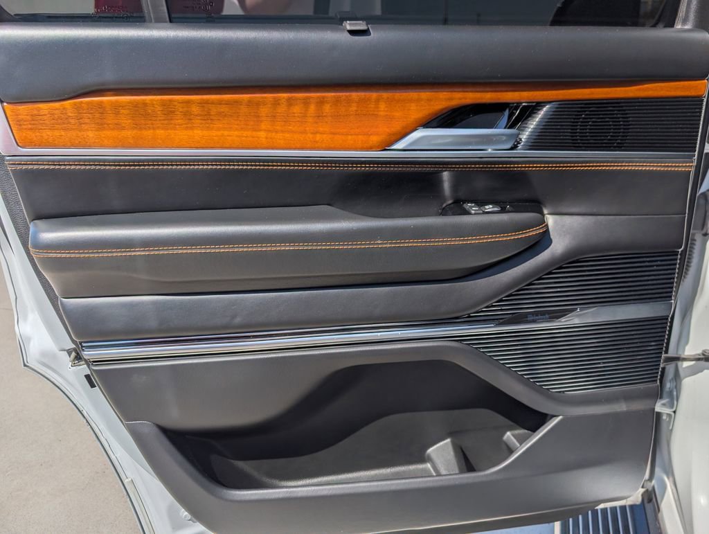 Used 2022 Jeep Grand Wagoneer Series III w/ Rear Seat Video Group 1 image 22