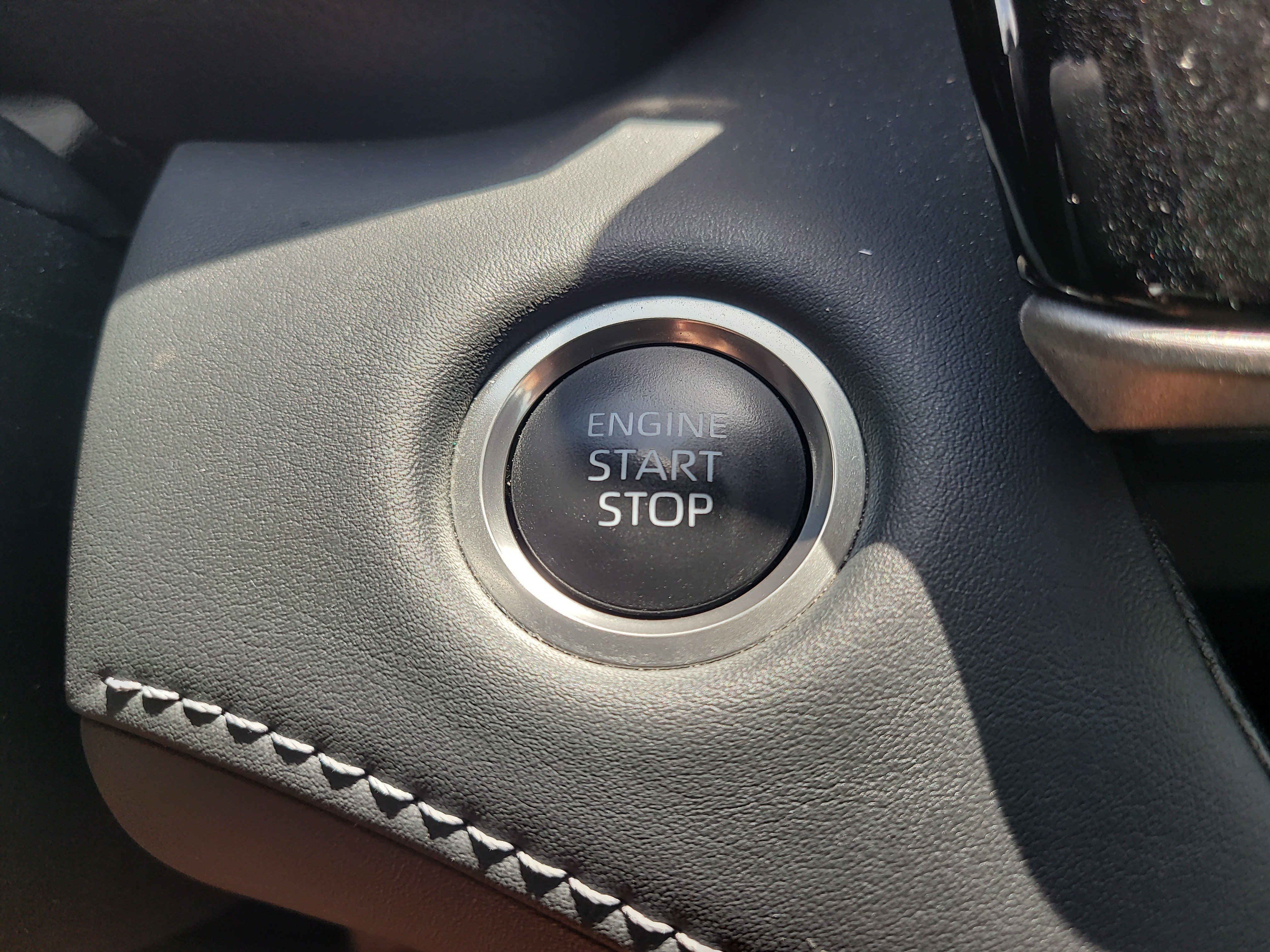 Used 2025 Toyota Highlander LE FWD image 30