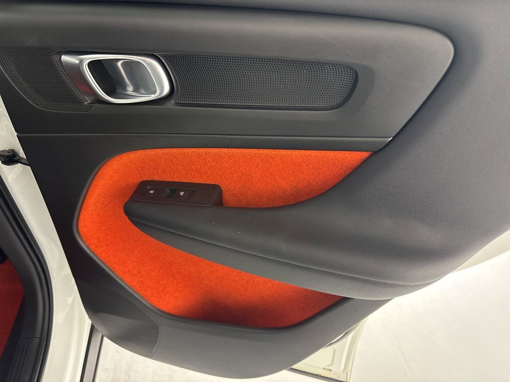 Used 2019 Volvo XC40 T5 R-Design image 38