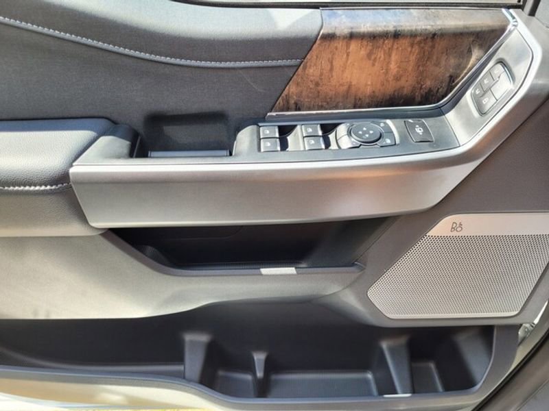 New 2025 Ford F250 Lariat w/ Chrome Package image 25