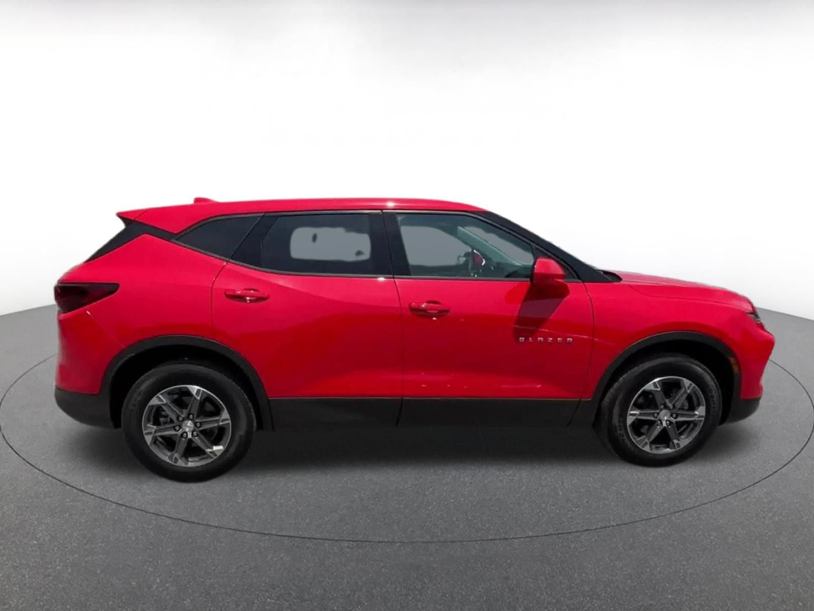 Used 2025 Chevrolet Blazer LT FWD image 16