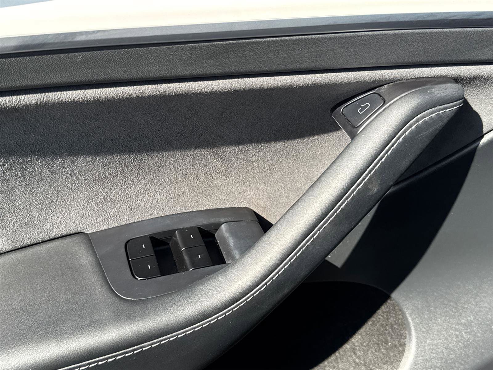 Used 2025 Tesla Model Y Long Range AWD/4WD image 30