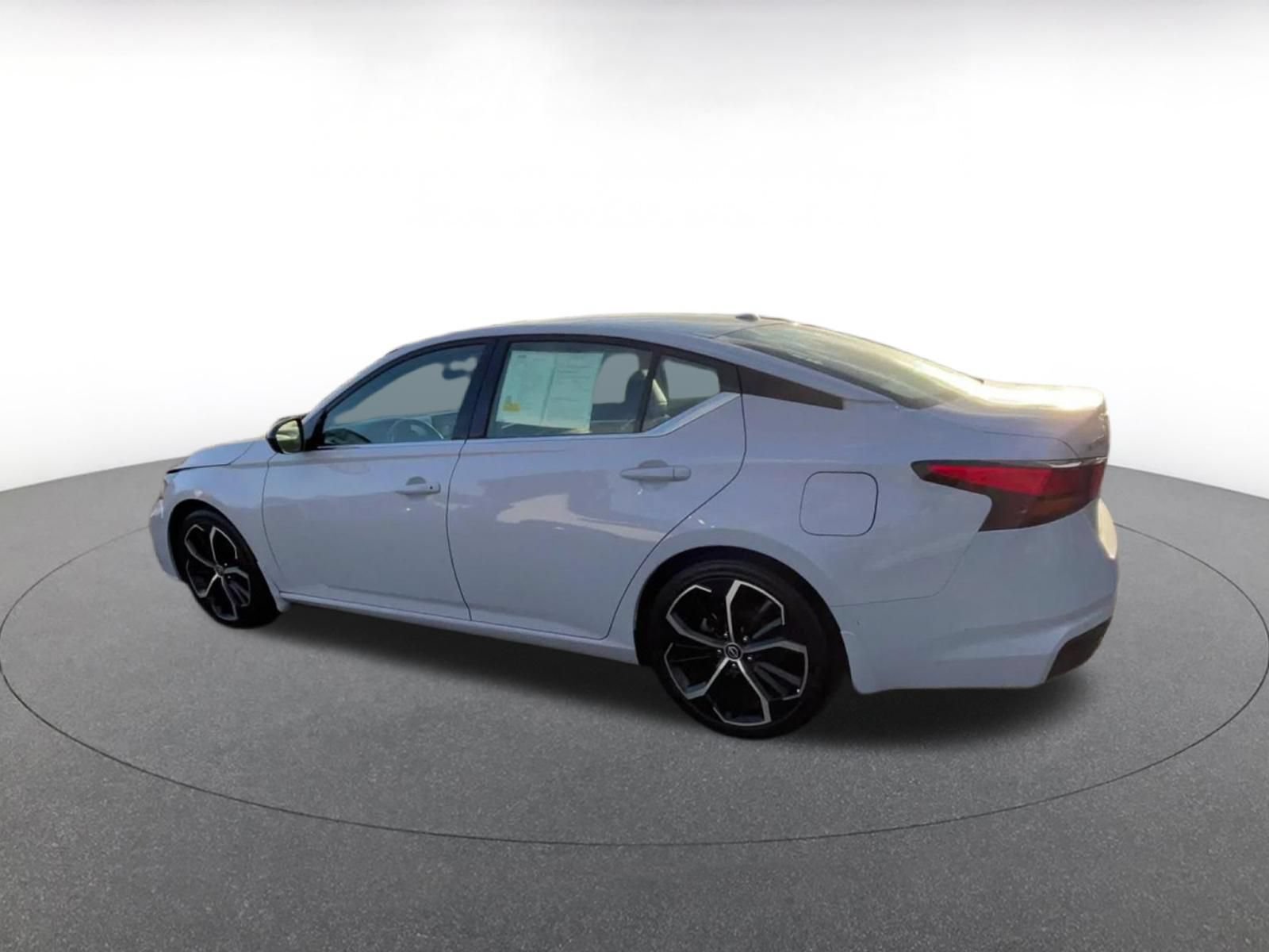 Used 2025 Nissan Altima 2.5 SR FWD image 9