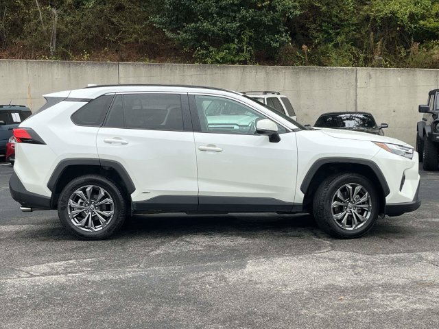Used 2022 Toyota RAV4 XLE Premium AWD/4WD image 2