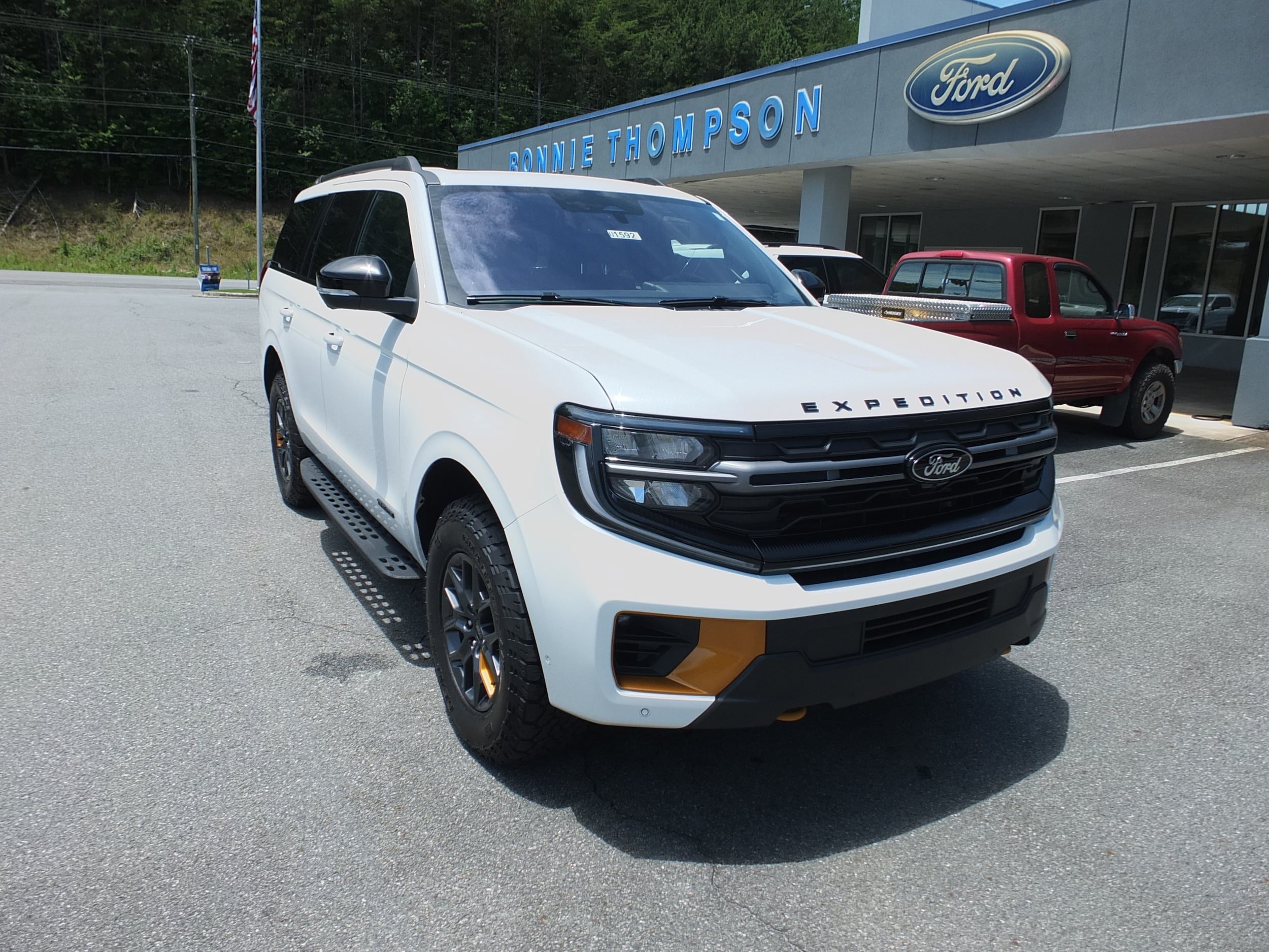 Used 2025 Ford Expedition Tremor AWD/4WD image 1