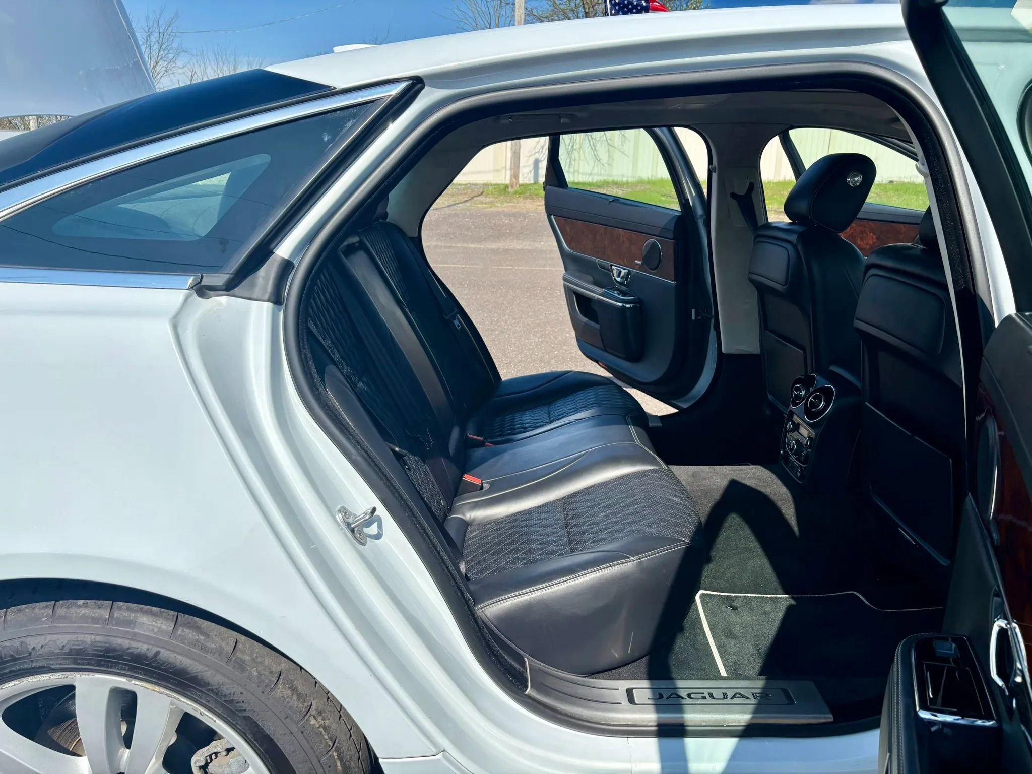 Used 2016 Jaguar XJ L Portfolio RWD image 24
