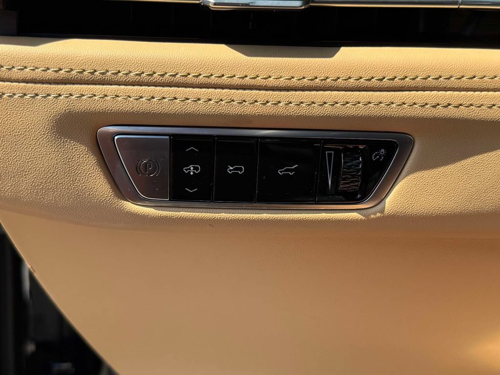 Used 2025 Cadillac Escalade IQ Luxury 2 AWD/4WD image 29