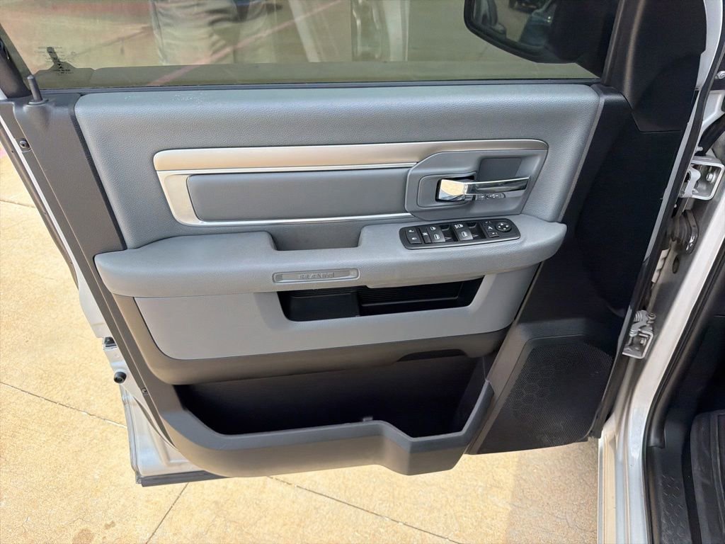 Used 2015 RAM 1500 Big Horn RWD image 12