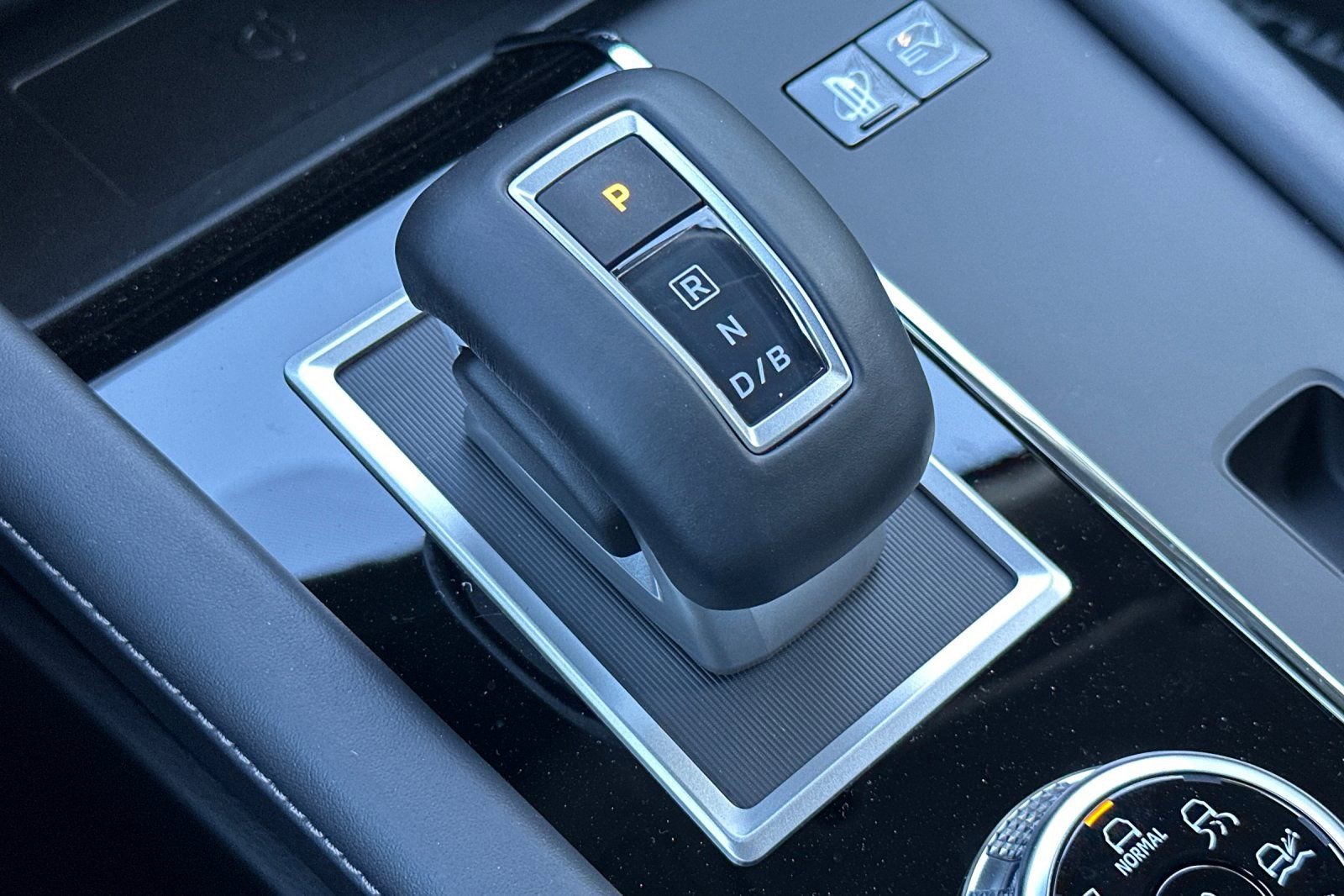 New 2025 Mitsubishi Outlander SE image 21