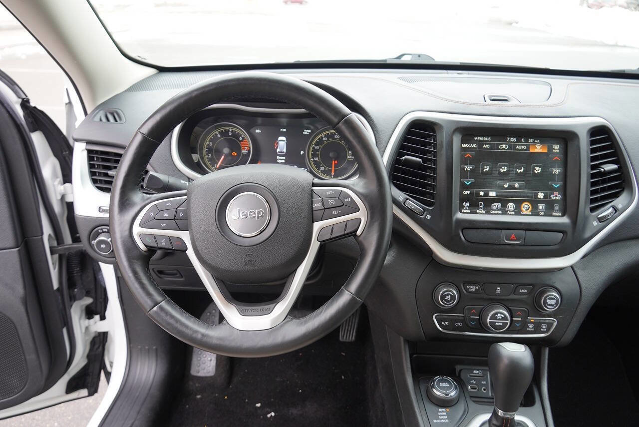 Used 2017 Jeep Cherokee Limited image 16