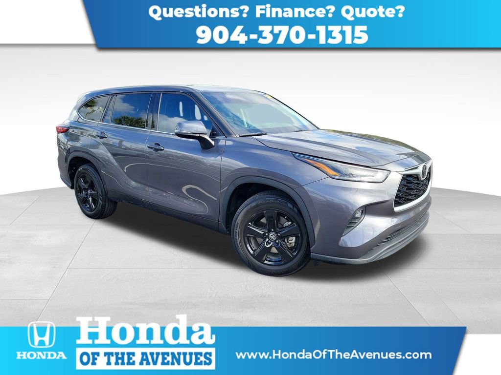 Used 2021 Toyota Highlander LE image 1