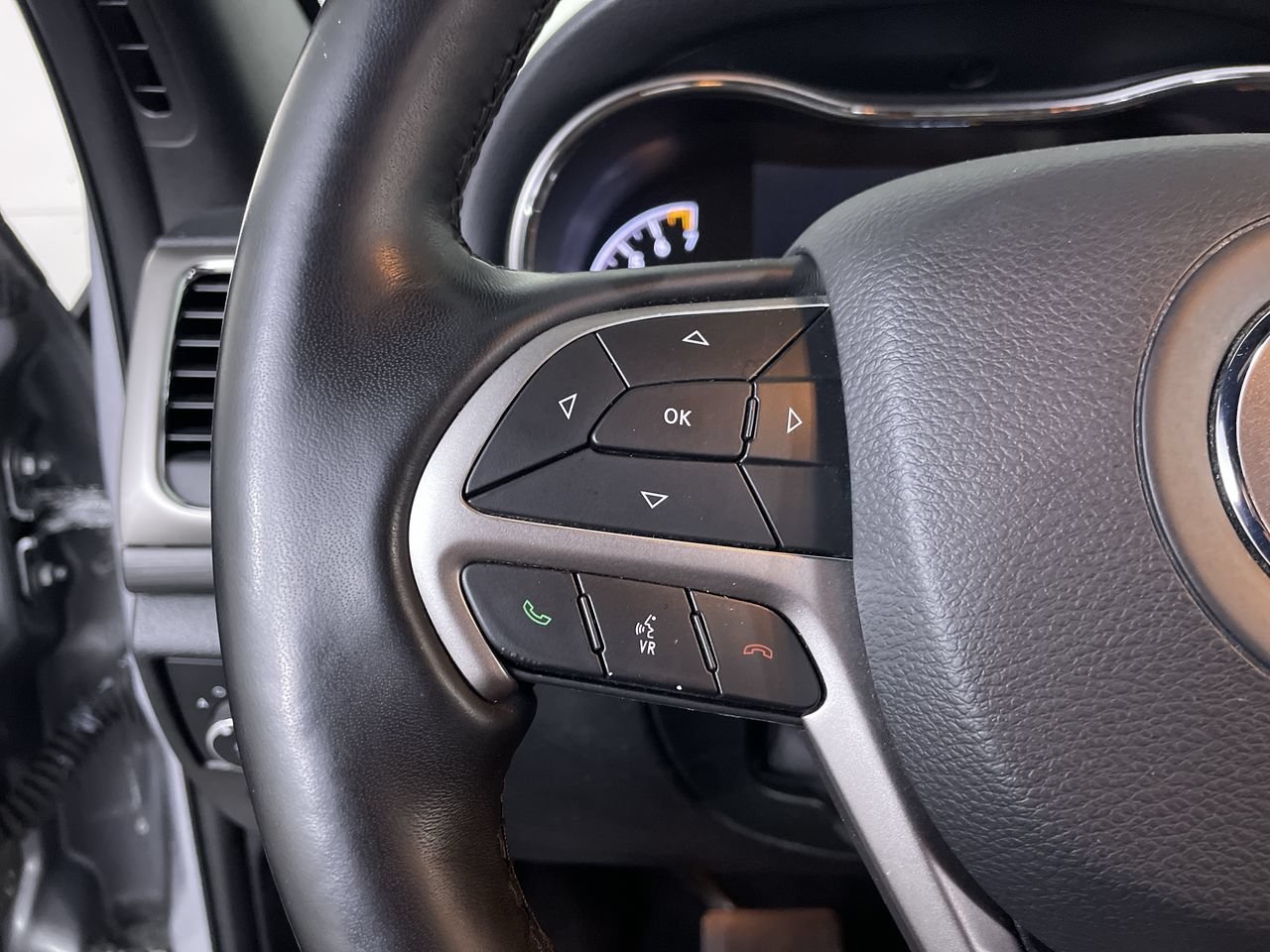 Used 2021 Jeep Grand Cherokee Laredo w/ Security & Convenience Group AWD/4WD image 24