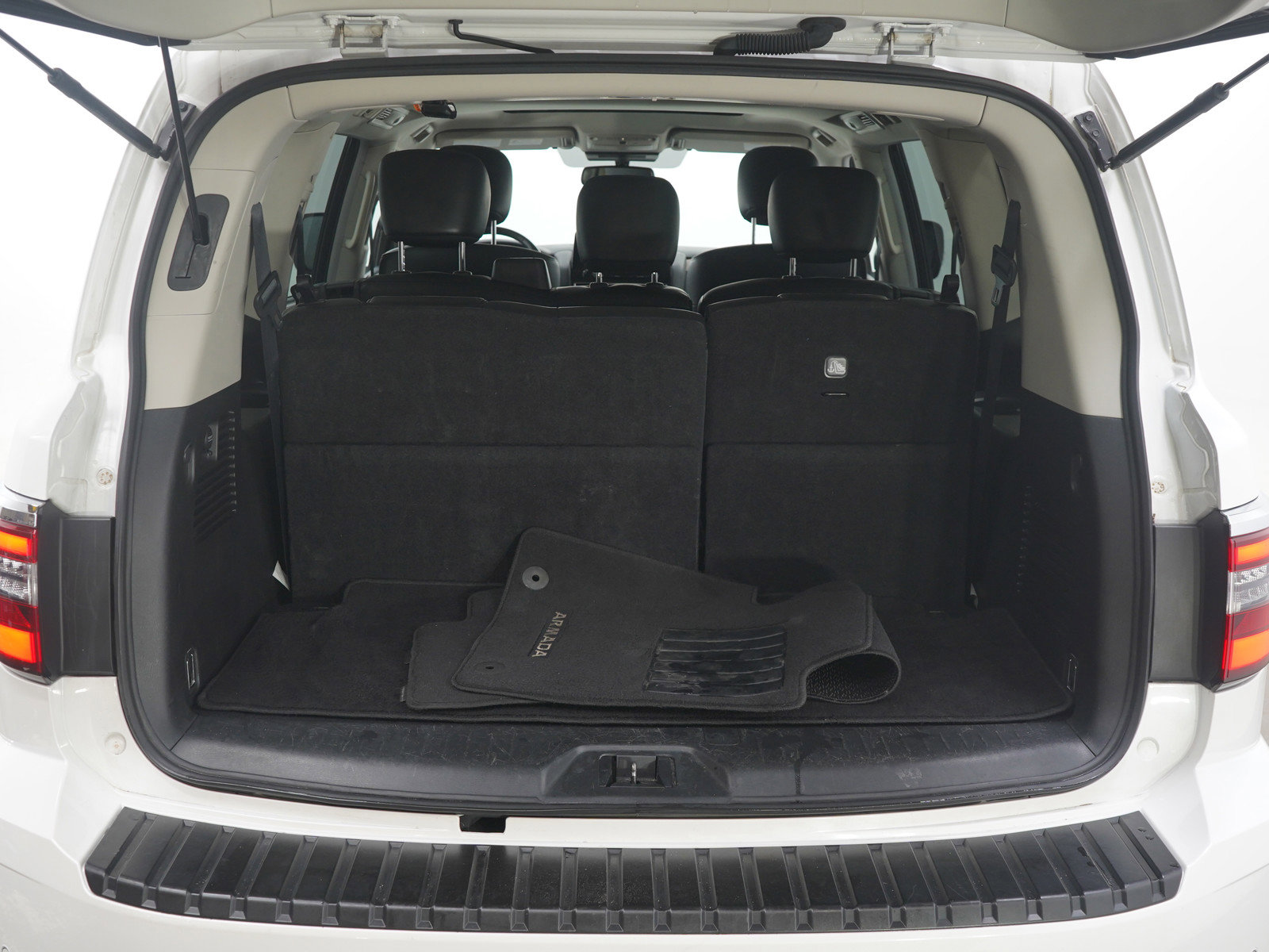 Used 2024 Nissan Armada SL image 9