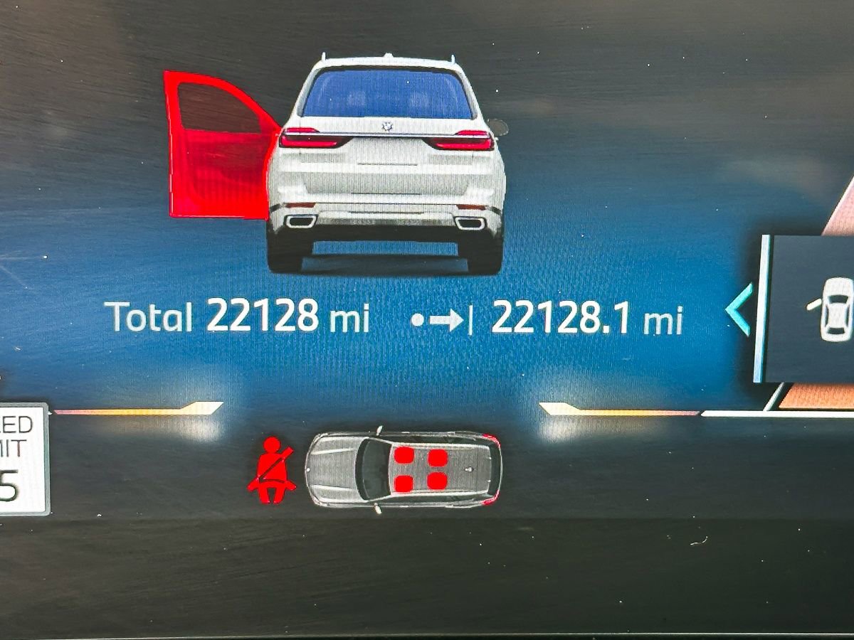 Certified 2024 BMW X7 xDrive40i w/ Executive Package image 19