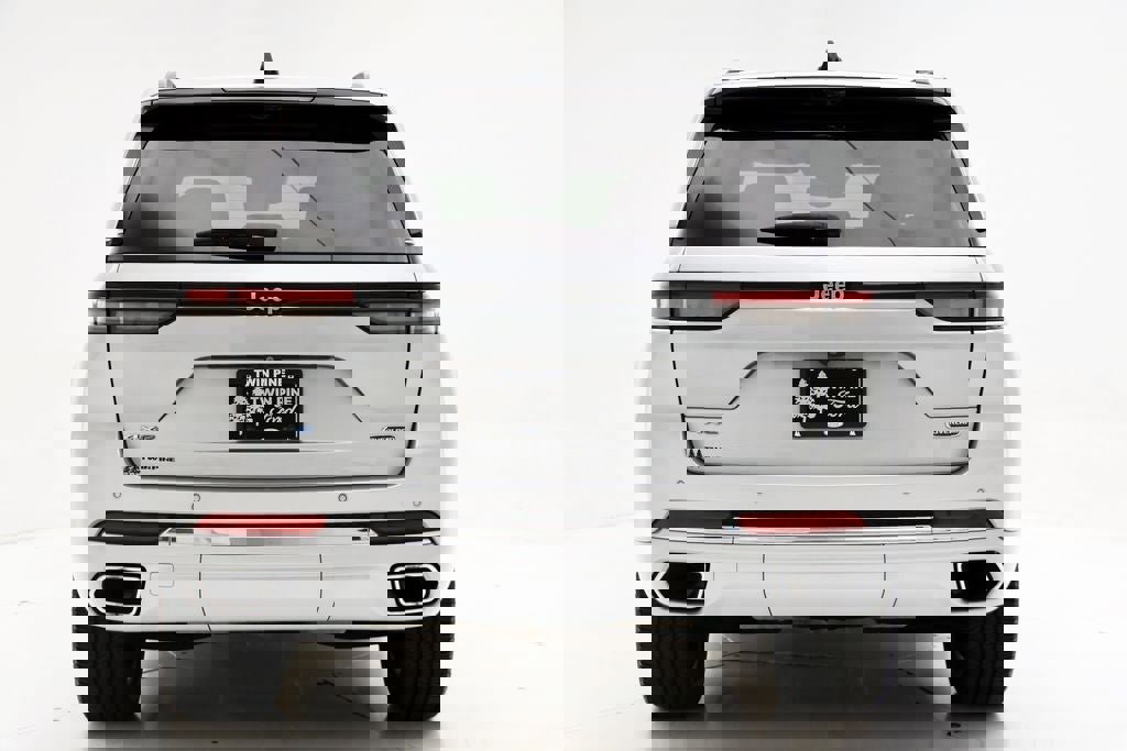 Used 2023 Jeep Grand Cherokee Overland w/ Advanced Protech Group III AWD/4WD image 7