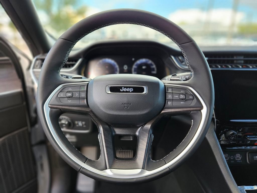 New 2025 Jeep Grand Cherokee Limited image 25