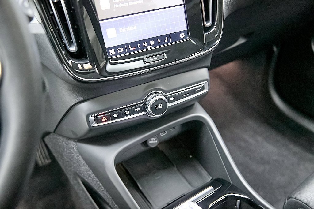 Certified 2023 Volvo XC40 B5 Plus image 16