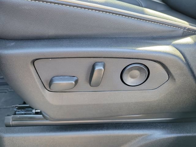 Used 2024 Chevrolet Suburban Premier w/ Premium Package image 25