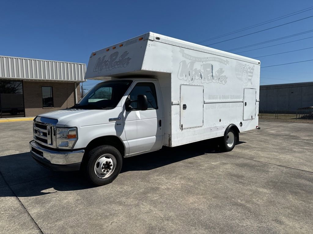 Used 2015 Ford E-350 and Econoline 350 Super Duty image 1