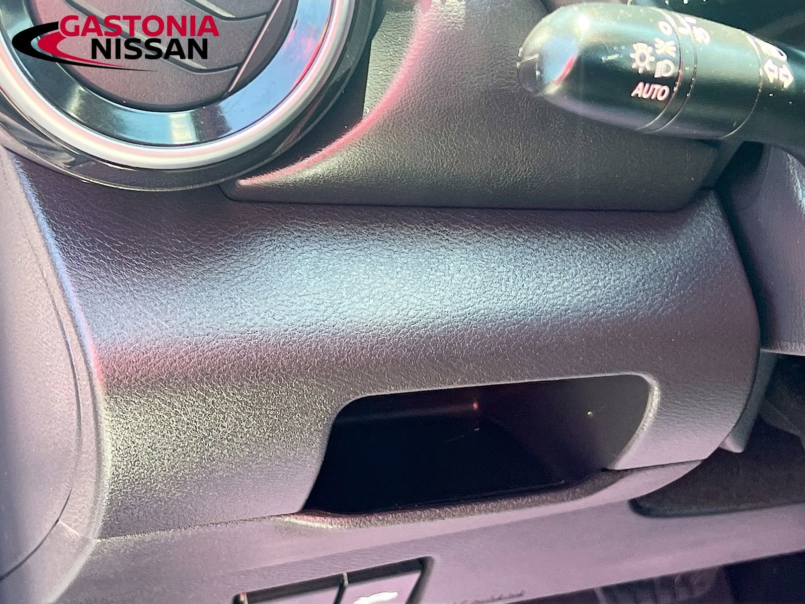Used 2024 Nissan Kicks SR FWD image 13