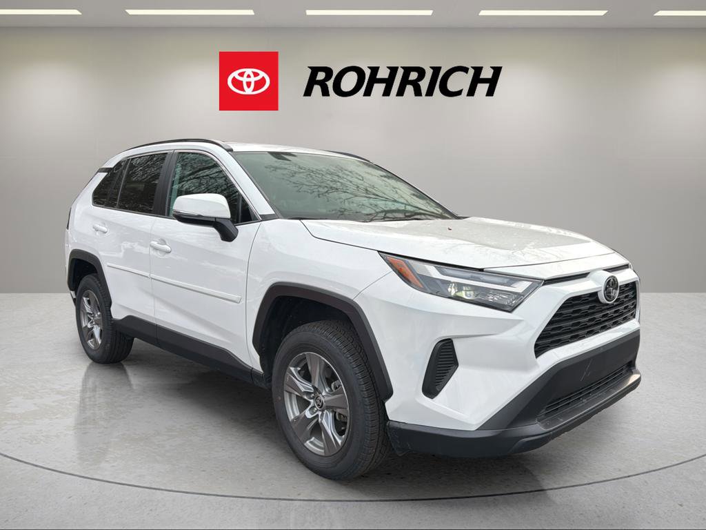 Used 2022 Toyota RAV4 XLE image 9