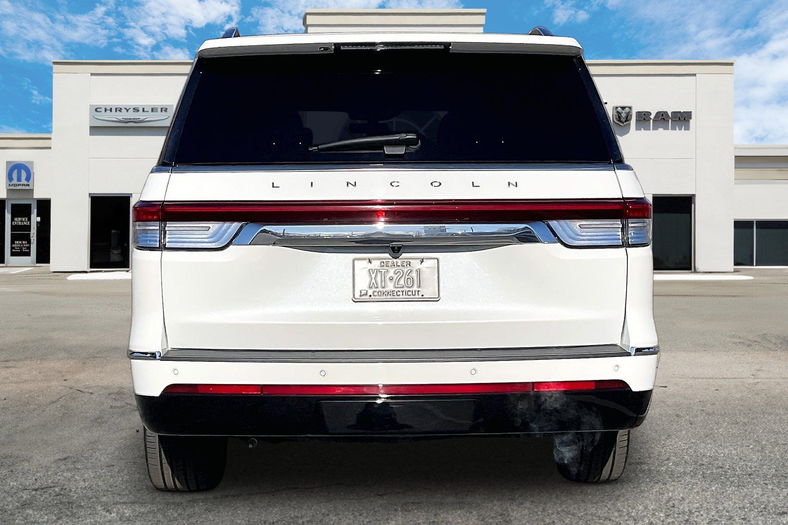 Used 2024 Lincoln Navigator Reserve w/ Equipment Group 201A image 4